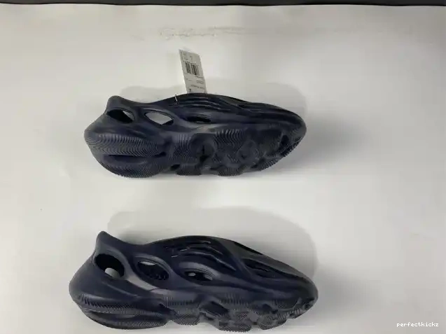 Adidas GV7903 Yeezy Mineral Foam Blue RNNR 0527